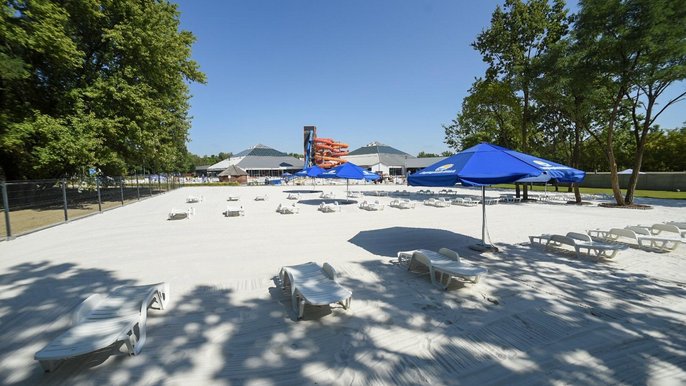 Dwie nowe piaszczyste plaże w Aquaparku Fala - fot. Paweł Łacheta / UMŁ