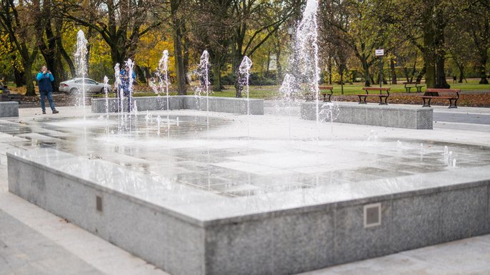 Testowe odpalenie fontanny w parku Poniatowskiego - fot. Witold Ancerowicz / UMŁ