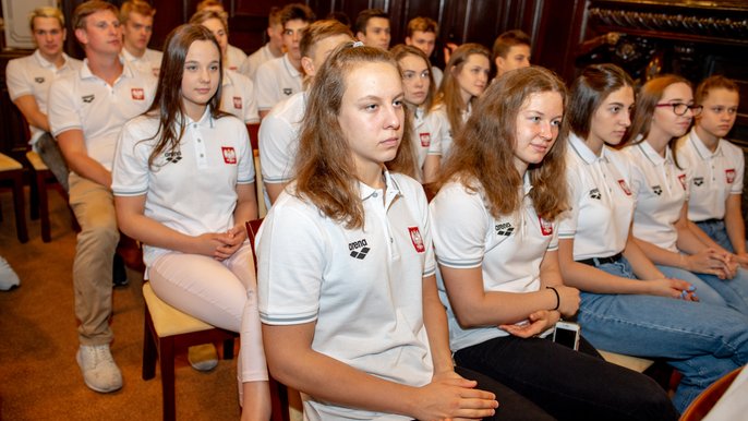 W rektoracie Politechniki Łódzkiej wręczono nominacje dla 32 młodych reprezentantów Polski na Mistrzostwa Europy Juniorów w pływaniu - fot: Łódzki Okręgowy Związek Pływacki