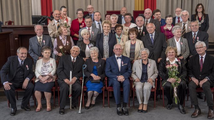 Uroczystość tradycyjnie zwieńczyło wspólne zdjęcie - fot. Stefan Brajter / UMł