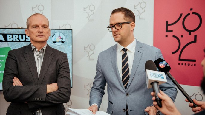 Od lewej: wiceprezydent Wojciech Rosicki i radny Paweł Bliźniuk - fot. Radosław Żydowicz / UMŁ