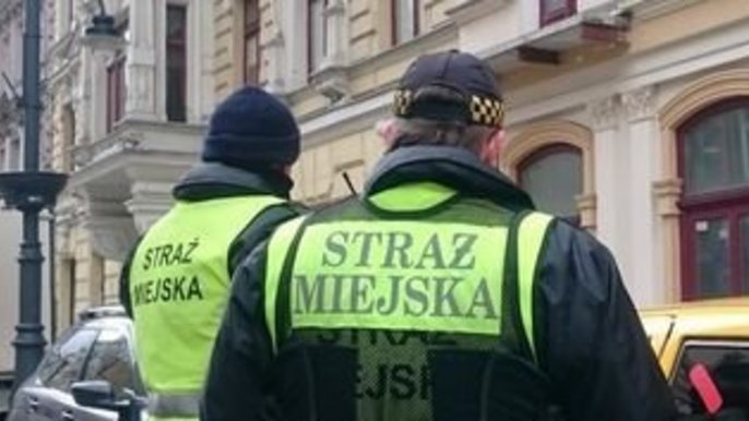 Łódzcy strażnicy miejscy z certyfikatami ratowników 