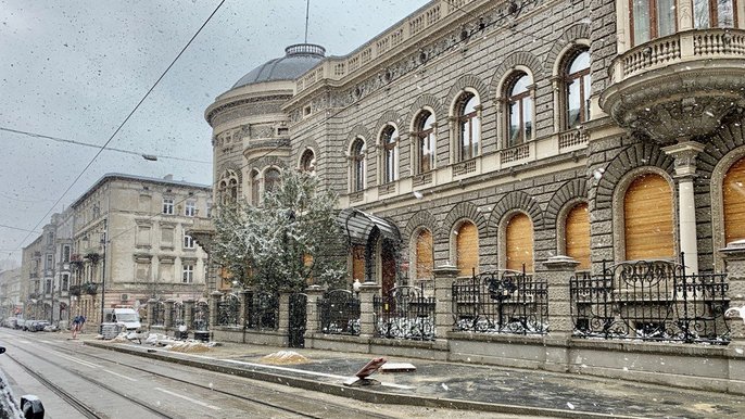 Przystanki przy skrzyżowaniu ul. Gdańskiej z al. 1 Maja w obu kierunkach zyskały podwyższone perony. - fot. Stefan Brajter