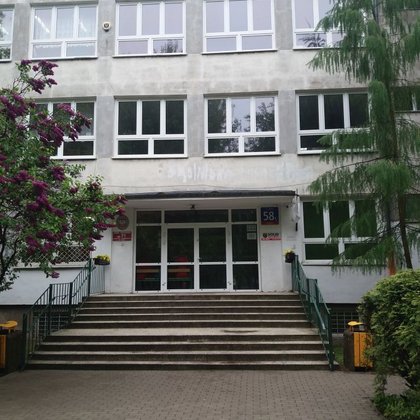 Szkoła Podstawowa nr 71 przy ul. Rojnej 58C w Łodzi przed termomodernizacją 