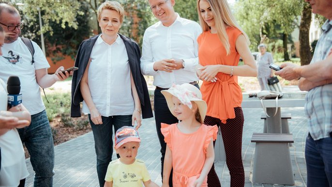 Nowy skwer powstał między ulicami Cieszkowskiego i Przyszkole - takiego miejsca do spotkań, odpoczynku czy zabawy z dziećmi potrzebowali mieszkańcy okolicznych bloków - fot. Radosław Żydowicz / UMŁ