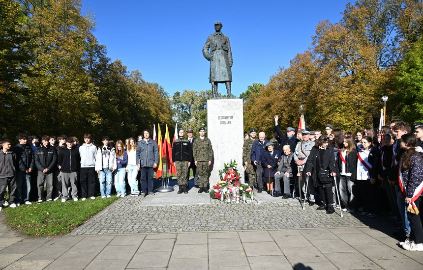 Październik Legionowy przy pomniku Legionów. Fot. A. Janecki, UMŁ. 