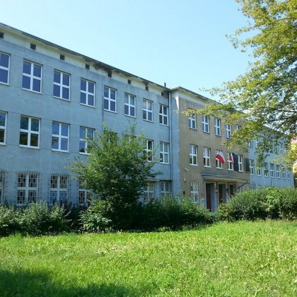 Szkoła Podstawowa nr 153 przy ul. Obrońców Westerplatte 28 w Łodzi przed termomodernizacją 