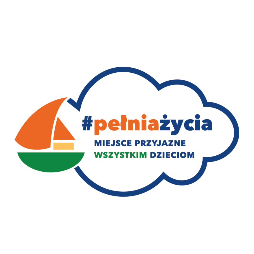 Logo akcji - Chmurka w środku której widnieje napis #pełniażycia – miejsce przyjazne wszystkim dzieciom" Lewą część chmurki wypełnia rysunek łodzi żaglowej 