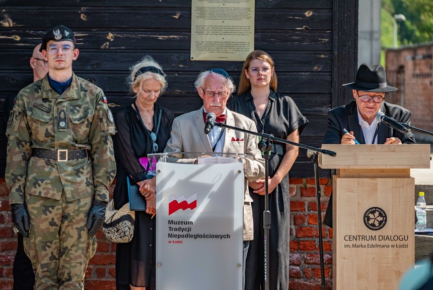 Przemawia Ocałały Leon Weintraub. Fot. P. Wacławiak, UMŁ