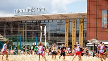 III edycja Bierhalle Beach Rugby 2017 na plaży w Manufakturze -  mat. pras. Manufaktura