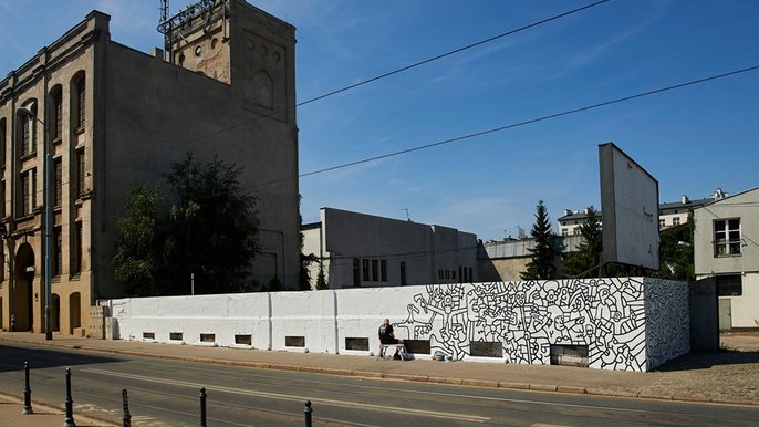 Mural „Horror Vacui” Macieja Walczaka. Ściana u zbiegu ulic Kilińskiego i Północnej, którą wypełnia jest jednocześnie streetartową galerią o nazwie MSWA/Tablica. 