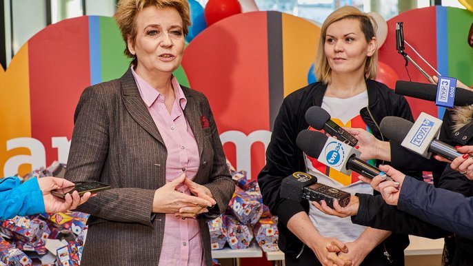 Prezydent Łodzi Hanna Zdanowska zebrała do puszki ponad 22 tysiące złotych oraz biżuterię - fot. Sebastian Glapiński / UMŁ