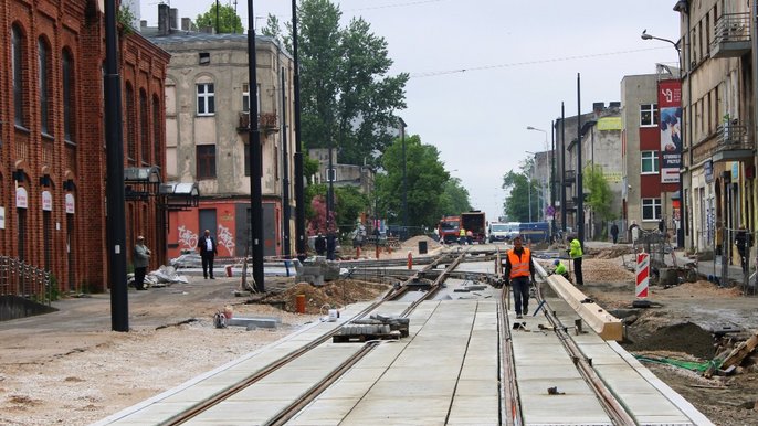 Kończymy montaż torowiska na skrzyżowaniu ul. Dąbrowskiego z ul.Rzgowską - fot. Paweł Łacheta / UMŁ