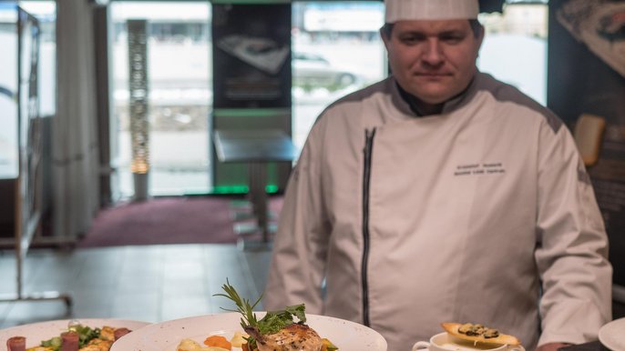 Podczas łódzkich kolacji skosztować będzie można m.in. małży św. Jakuba i creme brulee. Podawane będą też mule i francuskie sery - fot. Stefan Brajter / UMŁ