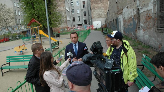 Wiceprezydent zachęca, aby mieszkańcy zgłaszali wszelkie nieprawidłowości, jeśli takie zauważą - fot. Monika Pawlak / UMŁ