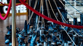 Zdjęcie promujące wydarzenie: "Intrygująca instalacja towarzysząca Festiwalowi Sztuk Przyjemnych i Nieprzyjemnych w Manufakturze" -  fot. Manufaktura