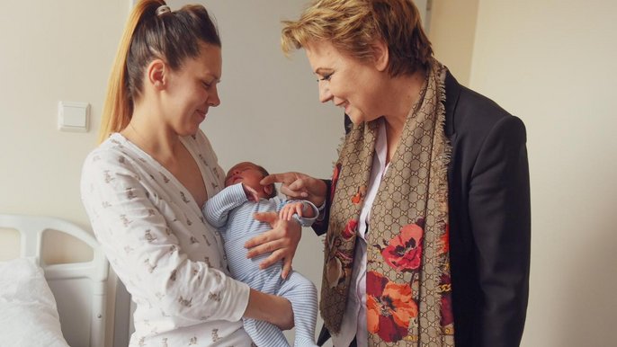 Prezydent Łodzi Hanna Zdanowska odwiedziła pierwszego małego łodzianina urodzonego w 2020 r. Synek Państwa Justyny i Damiana Andrzejewskich urodził się 1 stycznia 2020 r. o godz. 1.40. - fot. Paweł Łacheta