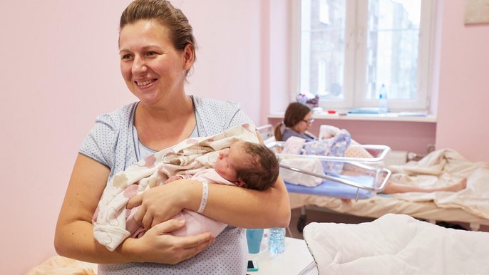 Mała Kornelia przyszła na świat jako pierwsza łodzianka w 2018 roku. Urodziła się w sylwestrowo-noworoczną noc zaledwie minutę po północy. - fot. Sebastian Glapiński