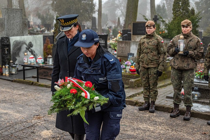 Przedstawicielki Komendy Miejskiej Policji i Straży Miejskiej w Łodzi. Fot. P. Wacławiak, UMŁ. 