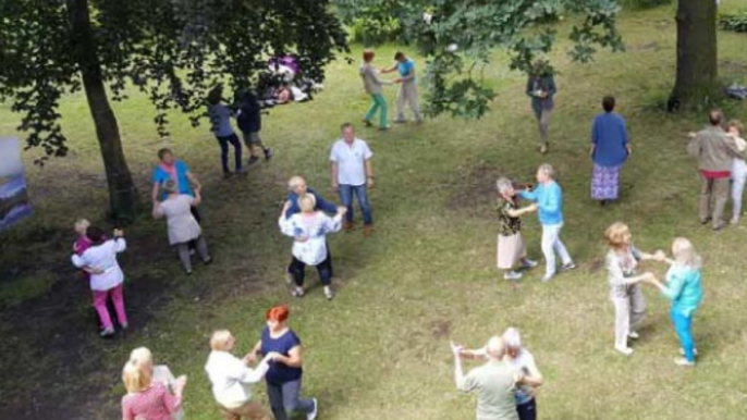 Zdjęcie promujące wydarzenie: Grill integracyjny z potańcówką w ogrodzie Poleskiego Ośrodka Sztuki - fot. mat. Poleski Ośrodek Sztuki