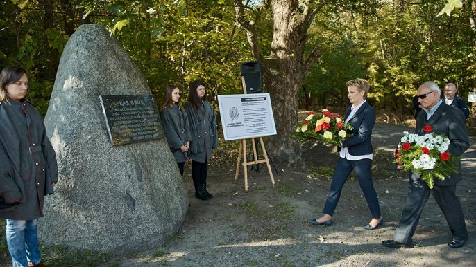 Oddali hołd pomordowanym na Brusie - fot. Andrzej Janecki / UMŁ