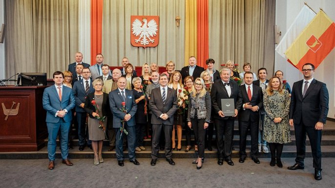 Odznaki „Za Zasługi dla Miasta Łodzi” trafiły do dwudziestu trzech osób i jednej fundacji. - fot. Radosław Żydowicz / UMŁ