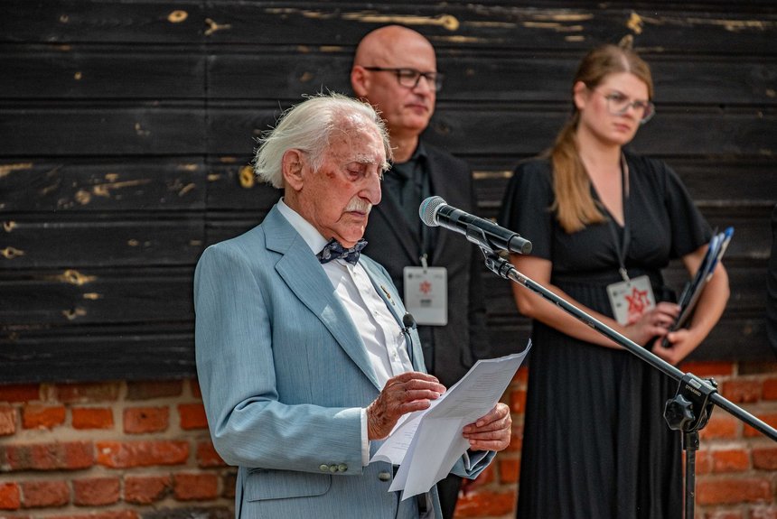 Przemawia Ocalały Leon Weintraub. Fot. P. Wacławiak, UMŁ. 