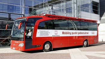 Zdjęcie promujące wydarzenie: Światowy Dzień Krwiodawstwa na rynku Manufaktury -  mat. pras. Manufaktura