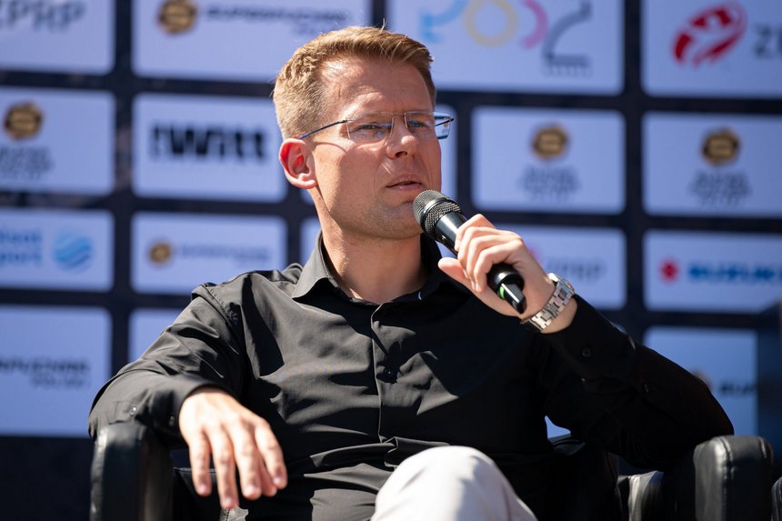 Wiceprezydent Adam Wieczorem podczas przemowy