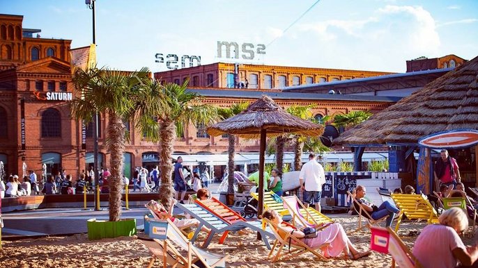 Grafika promująca wydarzenie: Półkolonie dla dzieci w Manufakturze - mat. pras. Manufaktura