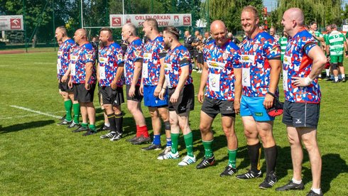 na zdjeciu drużyna Rugby Łódź po odebraniu brązowych medali