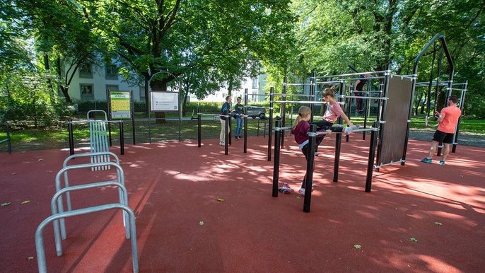 Strefa street workout w pasażu Abramowskiego - fot. ŁÓDŹ.PL