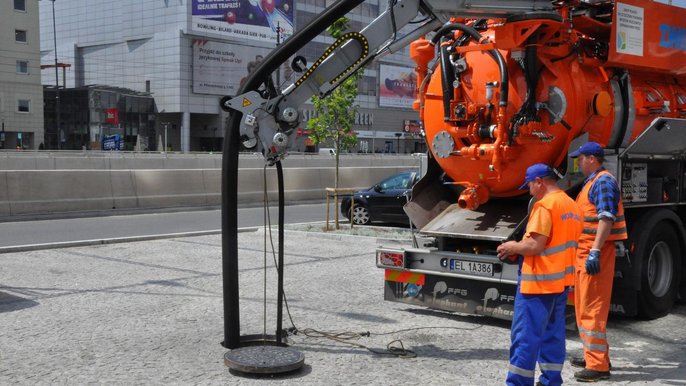 Samochód do mycia kanałów i czyszczenia ulicznych wpustów - fot. z arch. ZWiK