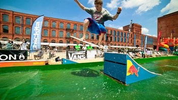 Red Bull Skim It 2013 w Manufakturze -  mat. pras. Manufaktura