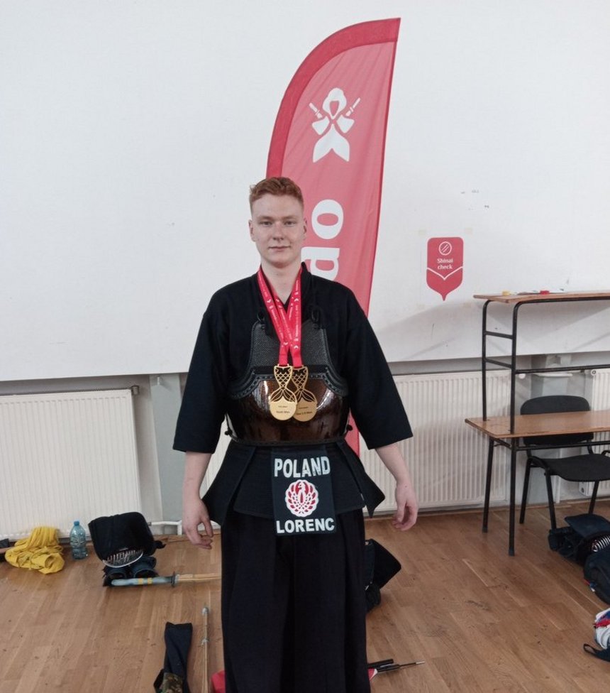 Kacper Lorenc z 2 medalami w stroju kendo