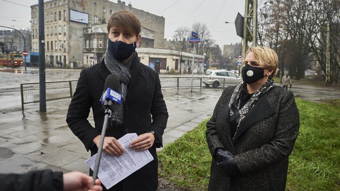 Wiceprezydent Adam Pustelnik i dyrektor Agnieszka Kowalewska–Wójcik na ul. Wojska Polskiego - fot. Radosław Jóźwiak / UMŁ