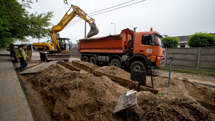 Trwa pierwszy etap kanalizowania osiedla Helenówek między innymi w ulicach Okulickiego czy Podleśnej. - fot. Paweł Łacheta / UMŁ