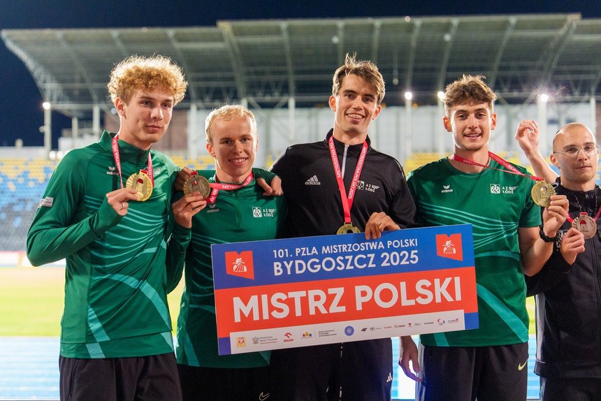 Sztafeta 4x400 z dyplomem i medalami