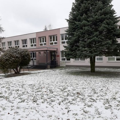 Szkoła Podstawowa nr 142 przy ul. Łupkowej 6 w Łodzi po termomodernizacji 