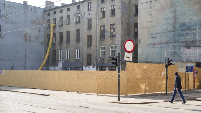 U zbiegu ul. Kilińskiego i Jaracza powstaje zadaszone targowisko - fot. Witold Ancerowicz / UMŁ