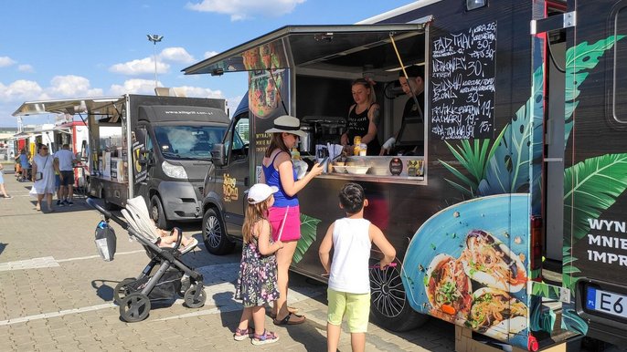 З'їзд фудтраків в залі MOSiR Лодзь - фото Paweł Łacheta