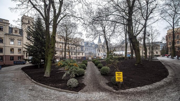 Oto, jak zmienia się ogród przy Pałacu Poznańskiego - fot. Stefan Brajter / UMŁ