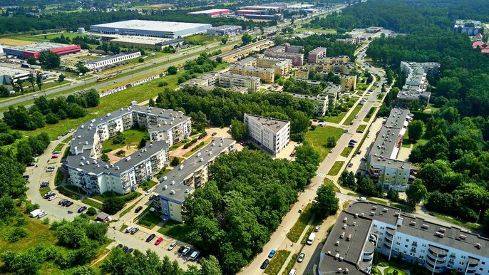 Firma kurierska InPost ufunduje plac zabaw na Janowie. W nowym parku leśnym - fot. Radosław Jóźwiak