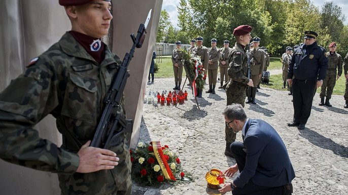 Uroczystości przy Pomniku Martyrologii Dzieci - fot. Radosław Jóźwiak / UMŁ