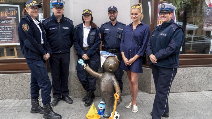 Służby mundurowe i Aleksandra Urbańczyk-Olejarczyk radzą, jak bezpiecznie spędzić wakacje - fot. Stefan Brajter / UMŁ