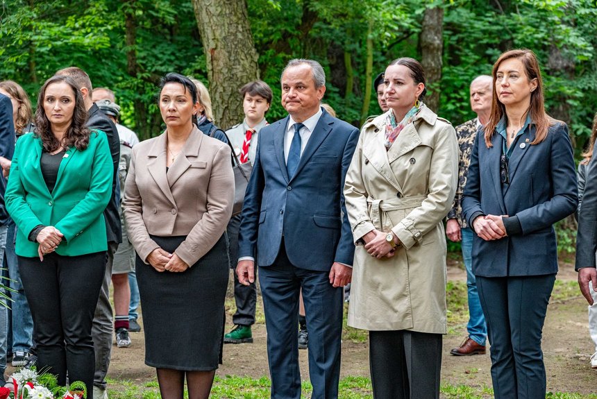 Od lewej: posłanka Ewa Szymanowska, radna Kamila Ścibor, członek Zarządu Województwa Łódzkiego Artur Ostrowski, wiceprezydent Małgorzata Moskwa - Wodnicka i radna Sejmiku Hanna Gill-Piątek. Fot. P. Wacławiak, UMŁ. 