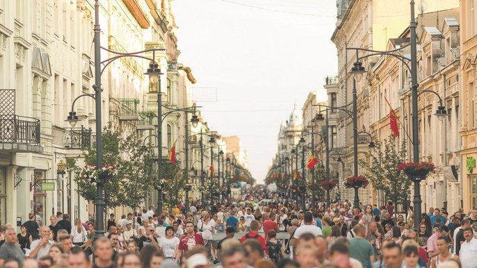 Tłum ludzi na ulicy Piotrkowskiej - fot. LODZ.PL