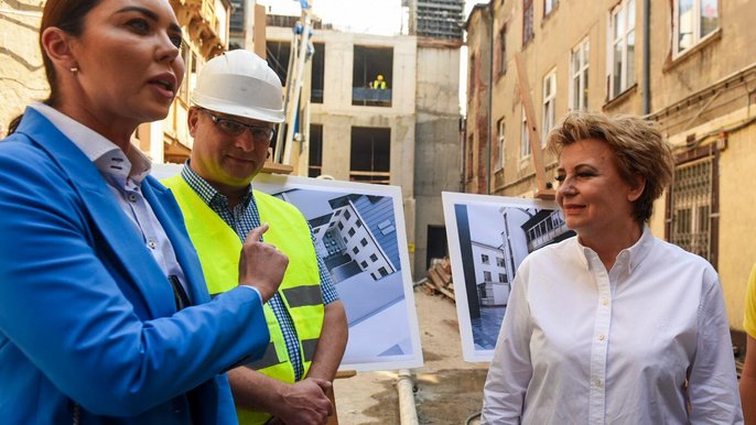 Prezydent Hanna Zdanowska na placu budowy hotelu przy ul. Piotrkowskiej 40 - fot. Paweł Łacheta / UMŁ