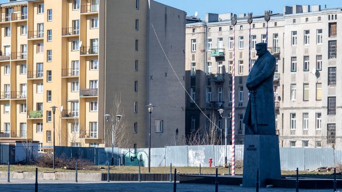 Pomnik Józefa Piłsudskiego przed ŁDK - fot. ŁÓDŹ.PL