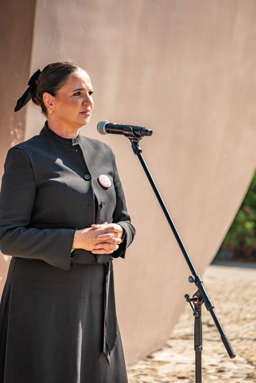 Przemawia Agnieszka Wieteska, wiceprzewodnicząca Rady Miejskiej w Łodzi. Fot. P. Wacławiak, UMŁ. 